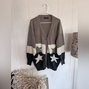 BloomChic size 22-24w (3x) Taupe, Cream & Black Star-Block V-Neck Cardigan